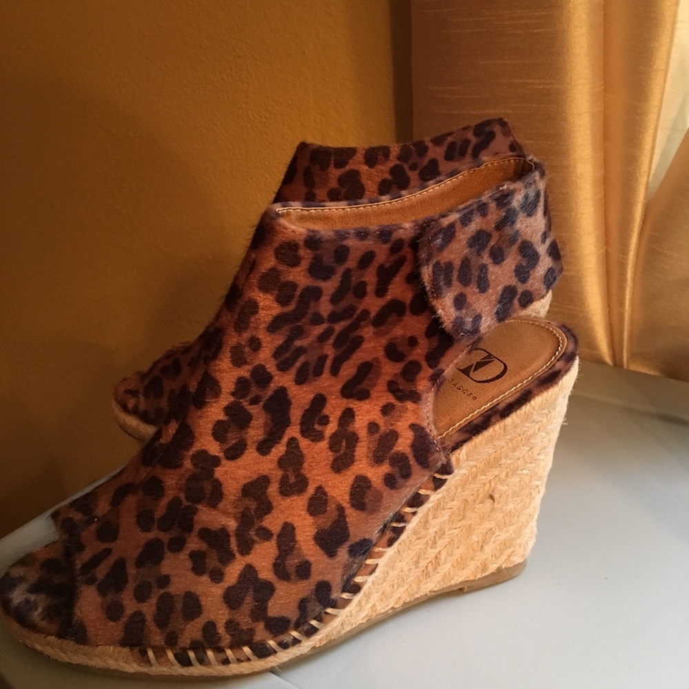 Cheetah peep toe shoes